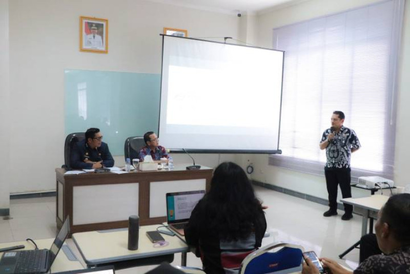 Tutup Pelatihan Komunikasi Publik, Maryono : Komunikasi yang Baik Bukan Sekadar Kata-kata, Tetapi Tentang Membangun Kepercayaan