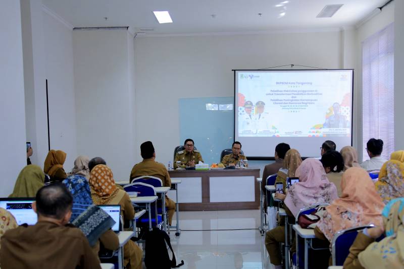 Tutup Pelatihan Pemanfaatan AI, Wakil Wali Kota: Guru Harus Terus Berkembang sesuai Kebutuhan Zaman